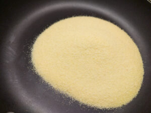 Roasting semolina in pan