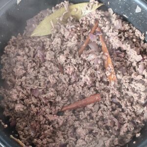 Evenly brown minced meat in the pan