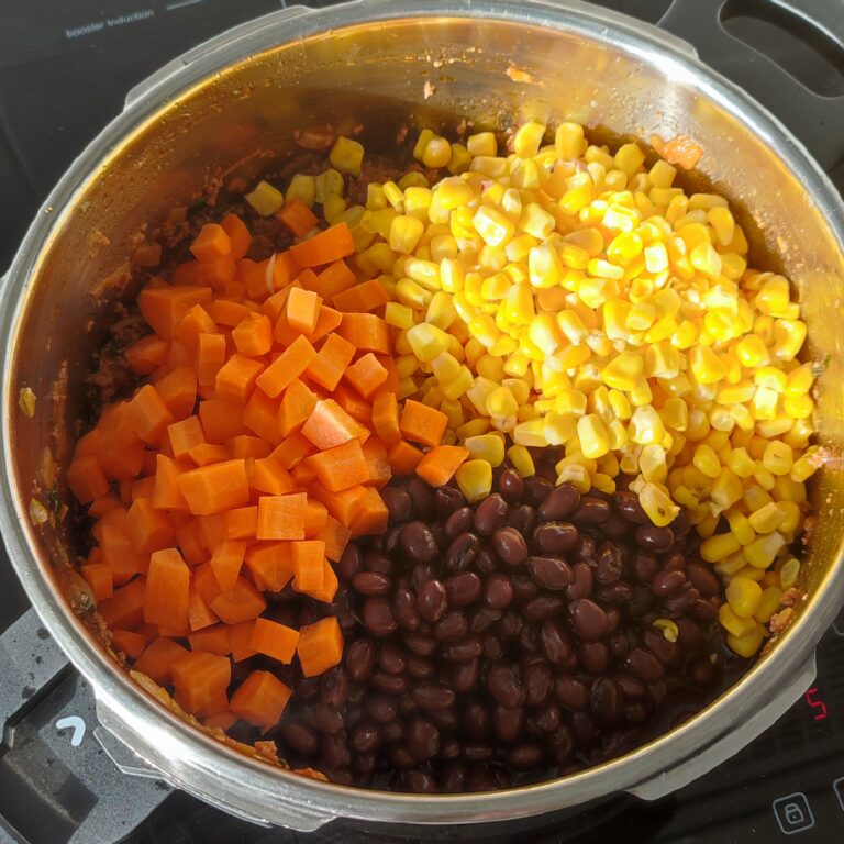 Add diced carrots, washed canned red beans and corn to the pot