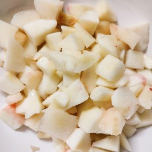 Cubed peaches in a bowl