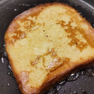 Wenteefje cooking on the other side in a pan